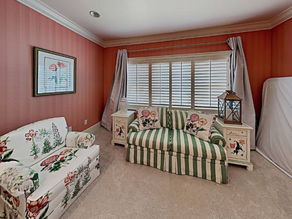Elegant Beach retreat in Pawleys Island 5-Bedroom Steps to Beach